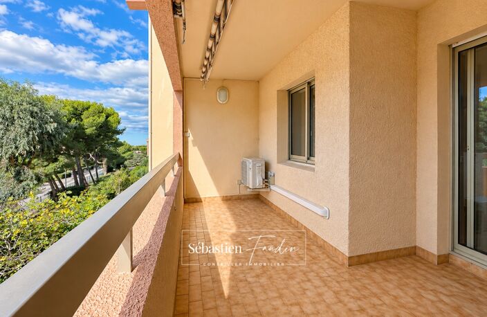 Appartement à vendre 1 pièce Six-Fours-les-Plages (83) - terrasse 11 m² exposée sud - coin nuit - domaine de La Coudoulière - piscine - tennis - proche mer - stationnement facile — photo 2