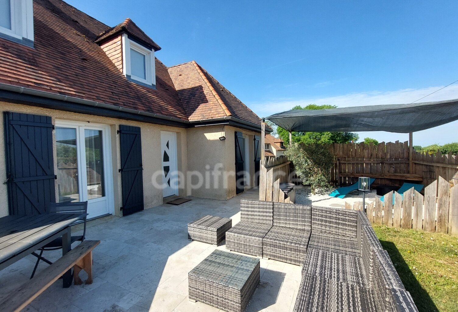 Maison à Salignac-Eyvigues, 155m², 7 pièces, 5 chambres, 5667m² de terrain, sans travaux, rentabilité, terrain en plus à bâtir — photo 1