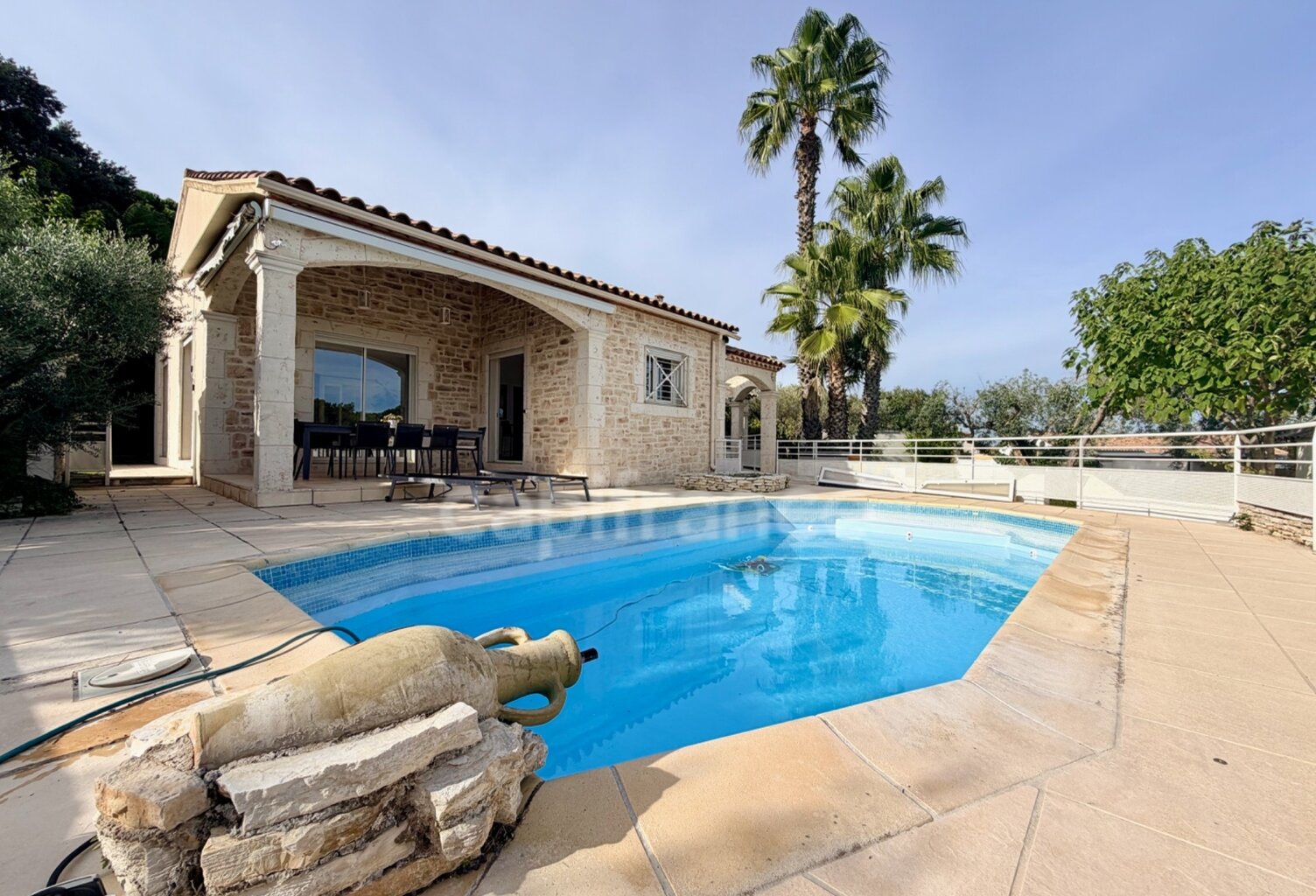 SAINT-BRÈS(34), À VENDRE MAISON PLAIN-PIED P5, SURFACE TOTALE 152 m2, 4 FACES, TERRAIN 931 m2, GARAGE 60 m2, PISCINE — photo 1