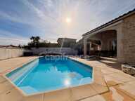 SAINT-BRÈS(34), À VENDRE MAISON PLAIN-PIED P5, SURFACE TOTALE 152 m2, 4 FACES, TERRAIN 931 m2, GARAGE 60 m2, PISCINE — photo 2