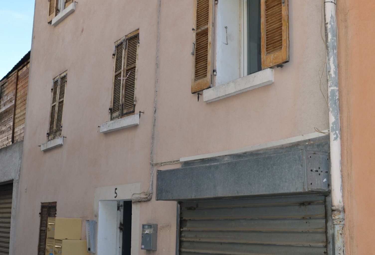 Immeuble à vendre Toulon Belle rentabilité 5 studios meublés et garage — photo 1