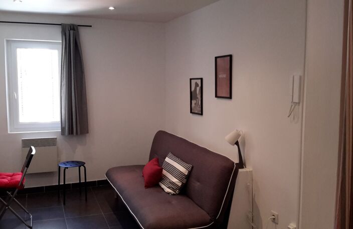 Immeuble à vendre Toulon Belle rentabilité 5 studios meublés et garage — photo 2