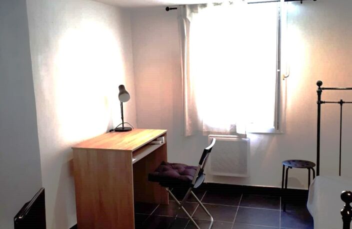 Immeuble à vendre Toulon Belle rentabilité 5 studios meublés et garage — photo 4