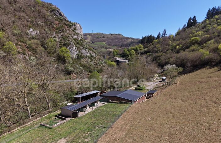 Terres et bâtis d'activités de 256 m² sur 20 hectares (203 000 m²) — photo 2