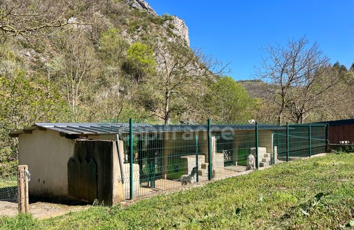 Terres et bâtis d'activités de 256 m² sur 20 hectares (203 000 m²) — photo 4