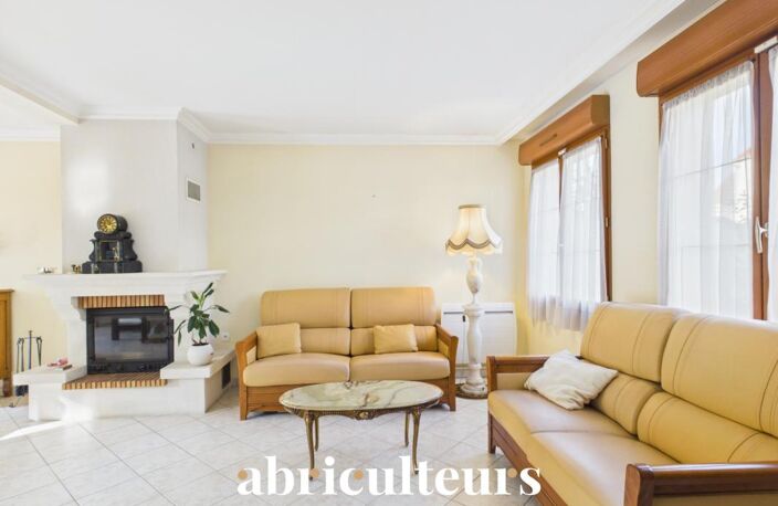 Belle maison familiale de 107 m² agrémentée d'un jardin et d'une terrasse en vente Versailles Porchefontaine (78000) — photo 4