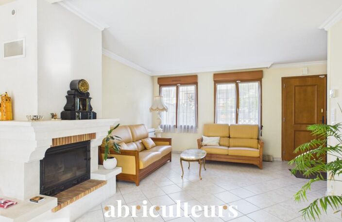 Belle maison familiale de 107 m² agrémentée d'un jardin et d'une terrasse en vente Versailles Porchefontaine (78000) — photo 5