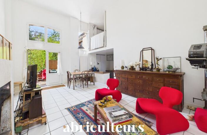 Duplex de charme : beaux espaces et extérieur privé à vendre aux Lilas (93260) — photo 3