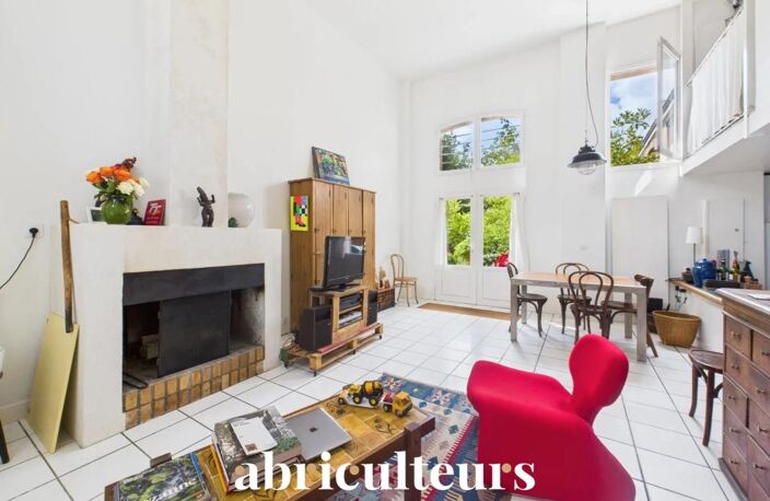 Duplex de charme : beaux espaces et extérieur privé à vendre aux Lilas (93260) — photo 4