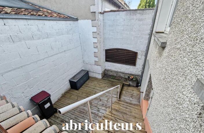 Maison 4 pièces 96 m² avec cour et garage en vente à Cognac 16100 — photo 4