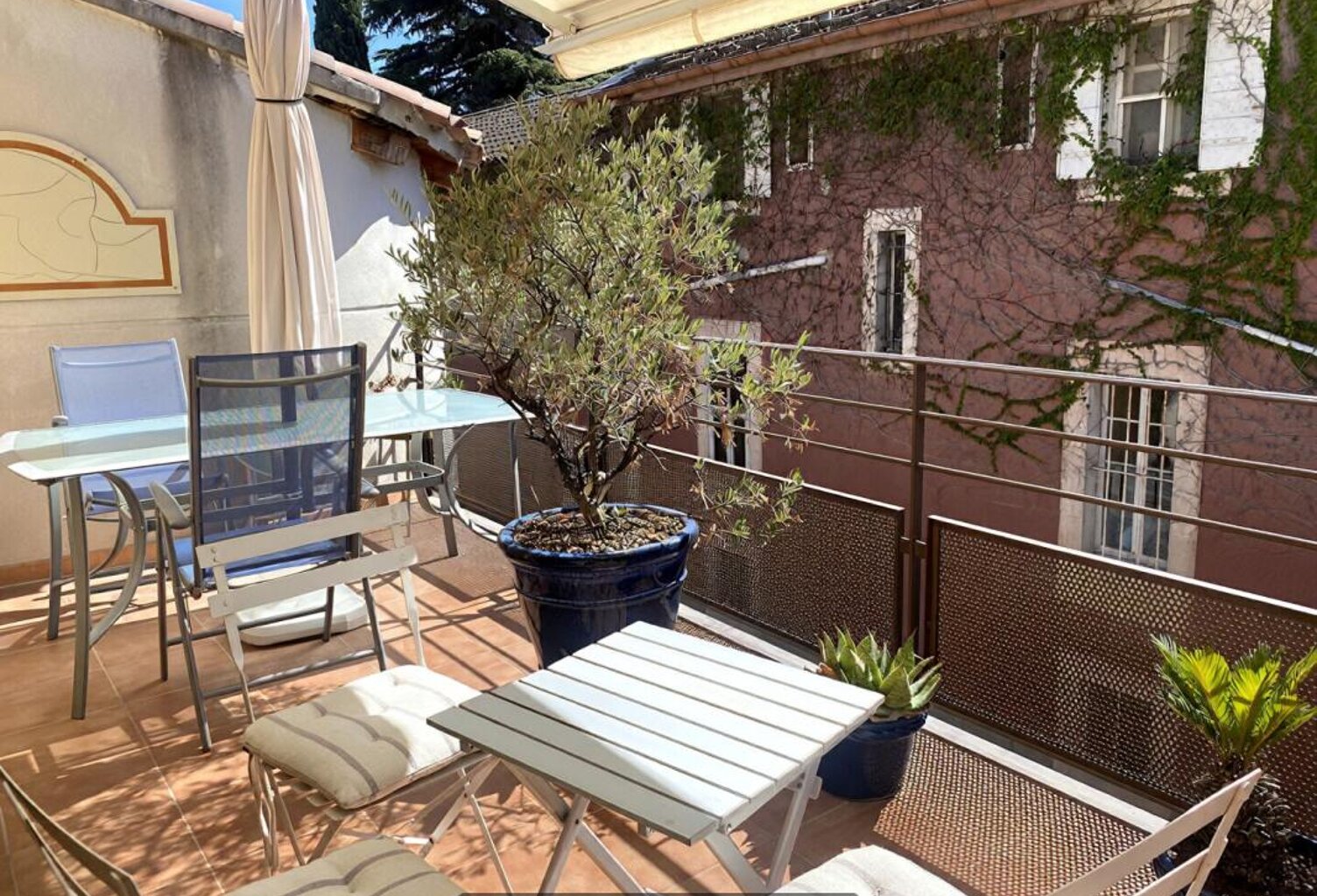 SAINT-RÉMY-DE-PROVENCE -  APPARTEMENT T3 DE 113 M² AVEC TERRASSE, GARAGE FERMÉ ET PARKING — photo 1