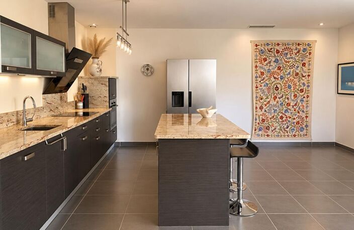 SAINT-RÉMY-DE-PROVENCE -  APPARTEMENT T3 DE 113 M² AVEC TERRASSE, GARAGE FERMÉ ET PARKING — photo 3