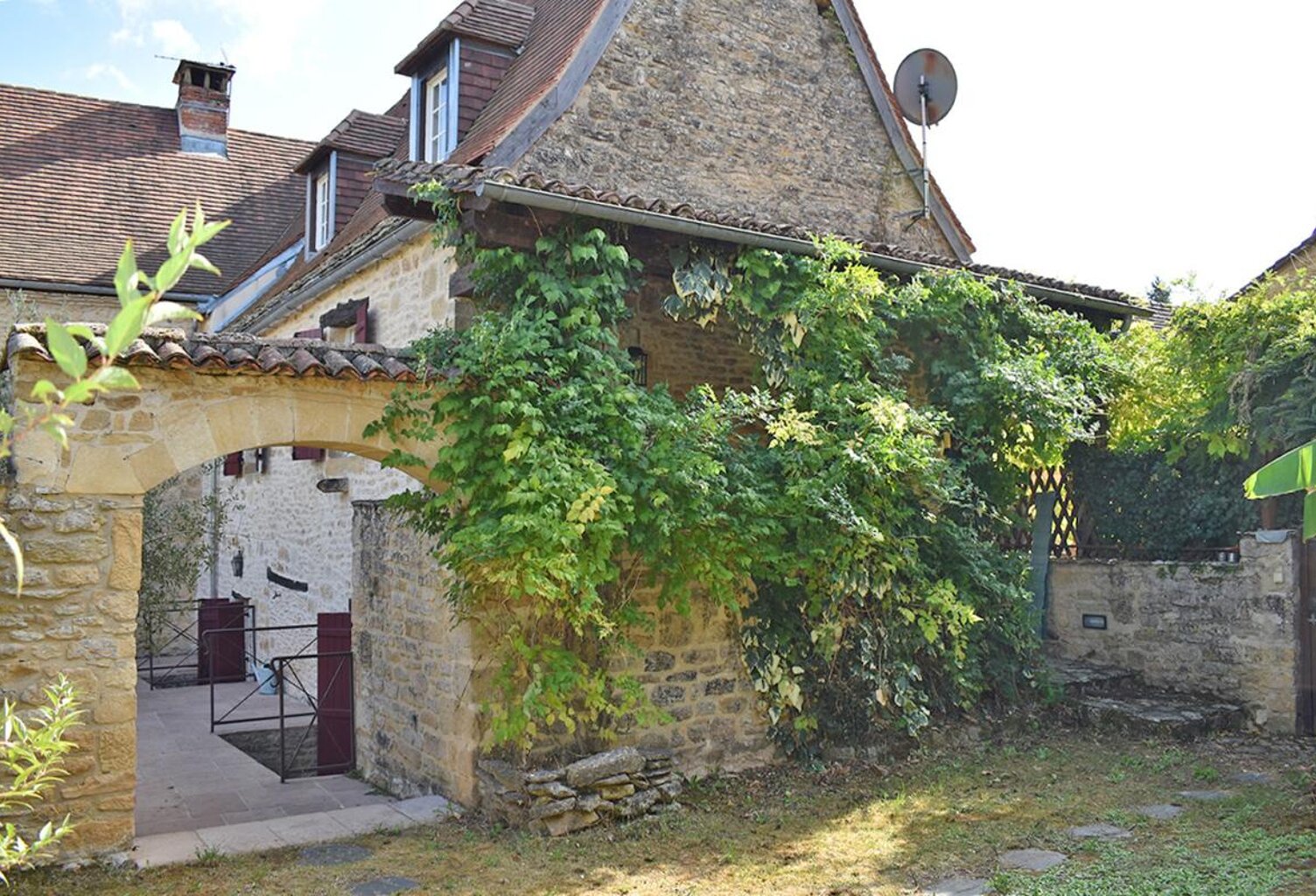 Maison Saint Genies 5 pièce(s) 91 m2 — photo 1