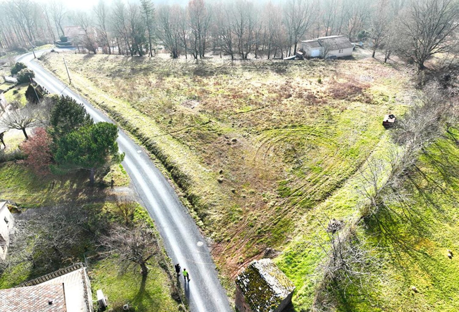Terrain constructible de 4 464 m² avec magnifique vue — photo 1
