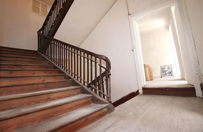 Immeuble de caractère du XVIII  très lumineux avec commerce à l'angle de deux rues — photo 4