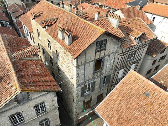 Immeuble renaissance de caractère à fort potentiel — photo du bien