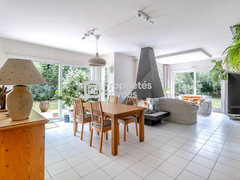 COUP DE COEUR à Bièvres - Une belle maison familiale de 175 m², 8 pièces, dans un cadre paisible — photo 1