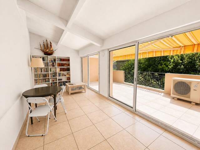 Appartement 4 pièces en dernier étage avec terrasse — photo du bien