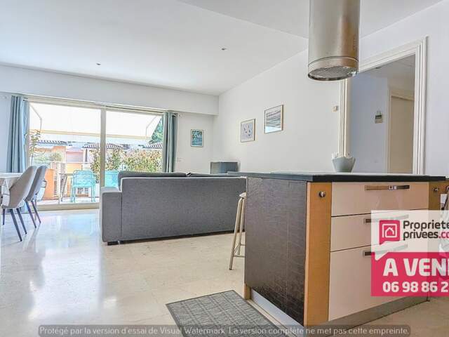 MAGNIFIQUE 2 PIECES DE 55 m² AVEC VASTE TERRASSE ET VUE MER PARTIELLE — photo du bien