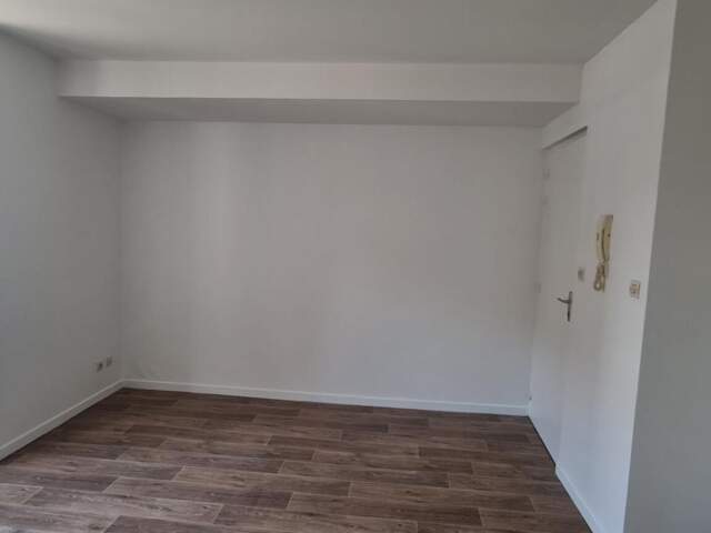 Appartement Nantes 1 P . 16.11 M² . Salle d'eau avec toilettes — photo du bien