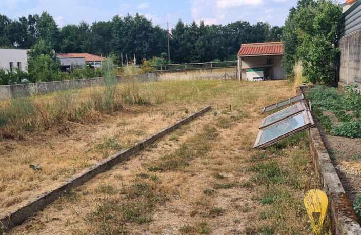 Terrain constructible La Chapelle Heulin 621 M² avec abri de jardin (17 M²) et préau (14 M²) — photo 4