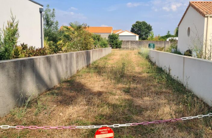 Terrain constructible La Chapelle Heulin 621 M² avec abri de jardin (17 M²) et préau (14 M²) — photo 5