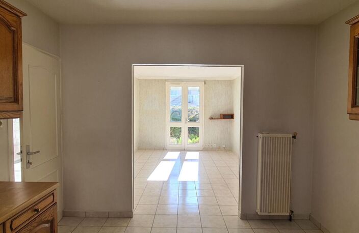 Maison Clisson 5 P . 3 Chs . Bureau . 81.29 M² . T 377 M² . Terrasse . Garage — photo 3
