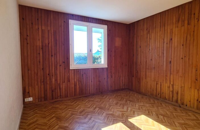 Maison Clisson 5 P . 3 Chs . Bureau . 81.29 M² . T 377 M² . Terrasse . Garage — photo 5