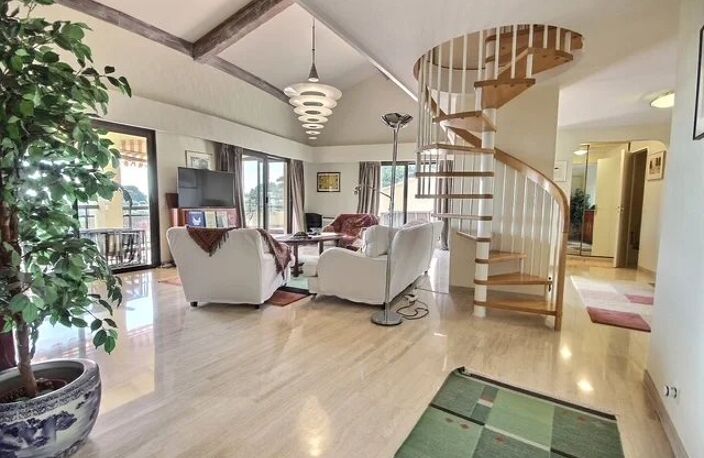 Duplex à vendre à Mougins – Rooftop, piscine et aperçu mer — photo 2