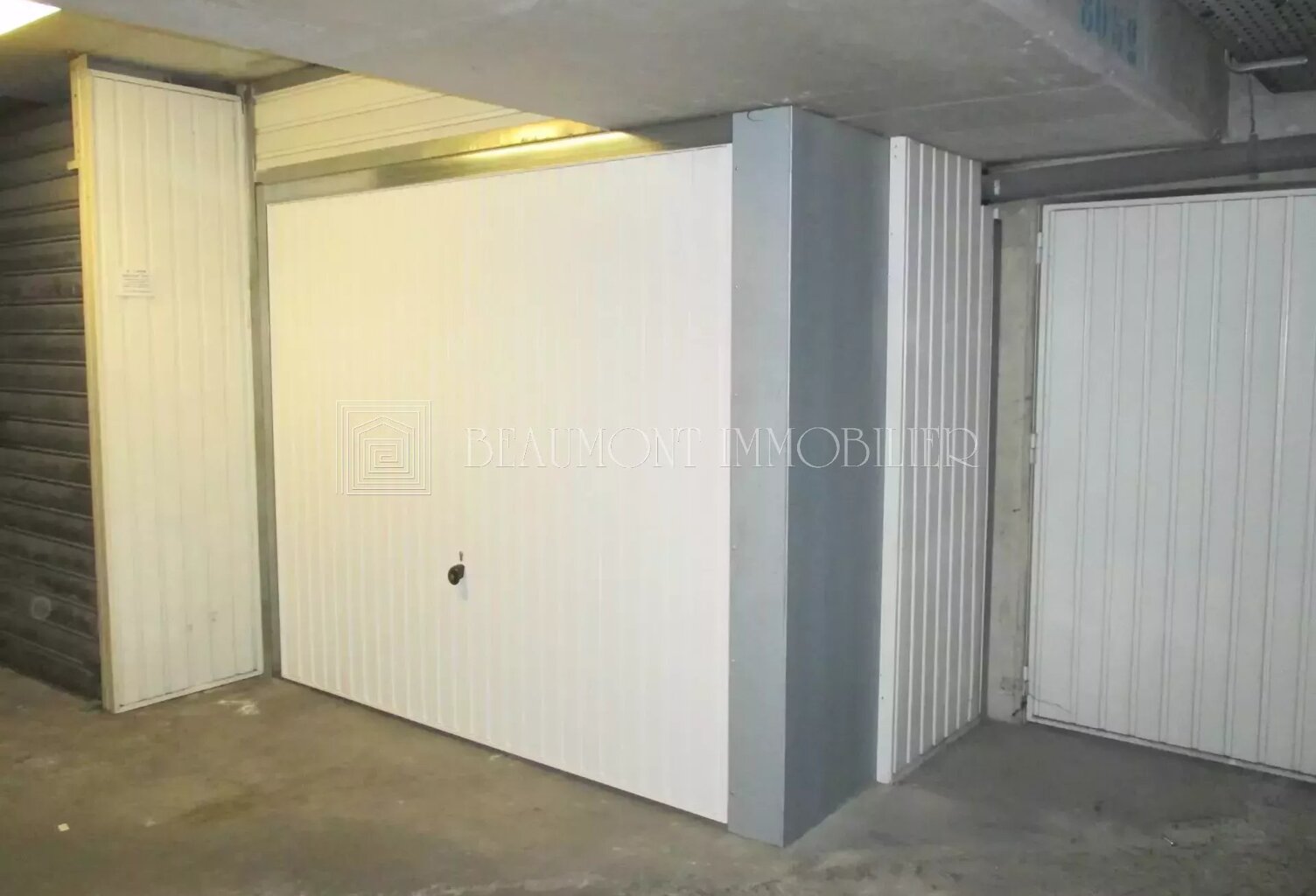 DOUBLE GARAGE + CAVE — photo 1