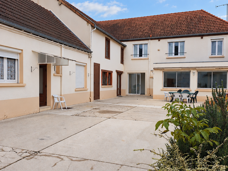 Vente Maison/villa 8 pièces — photo 1