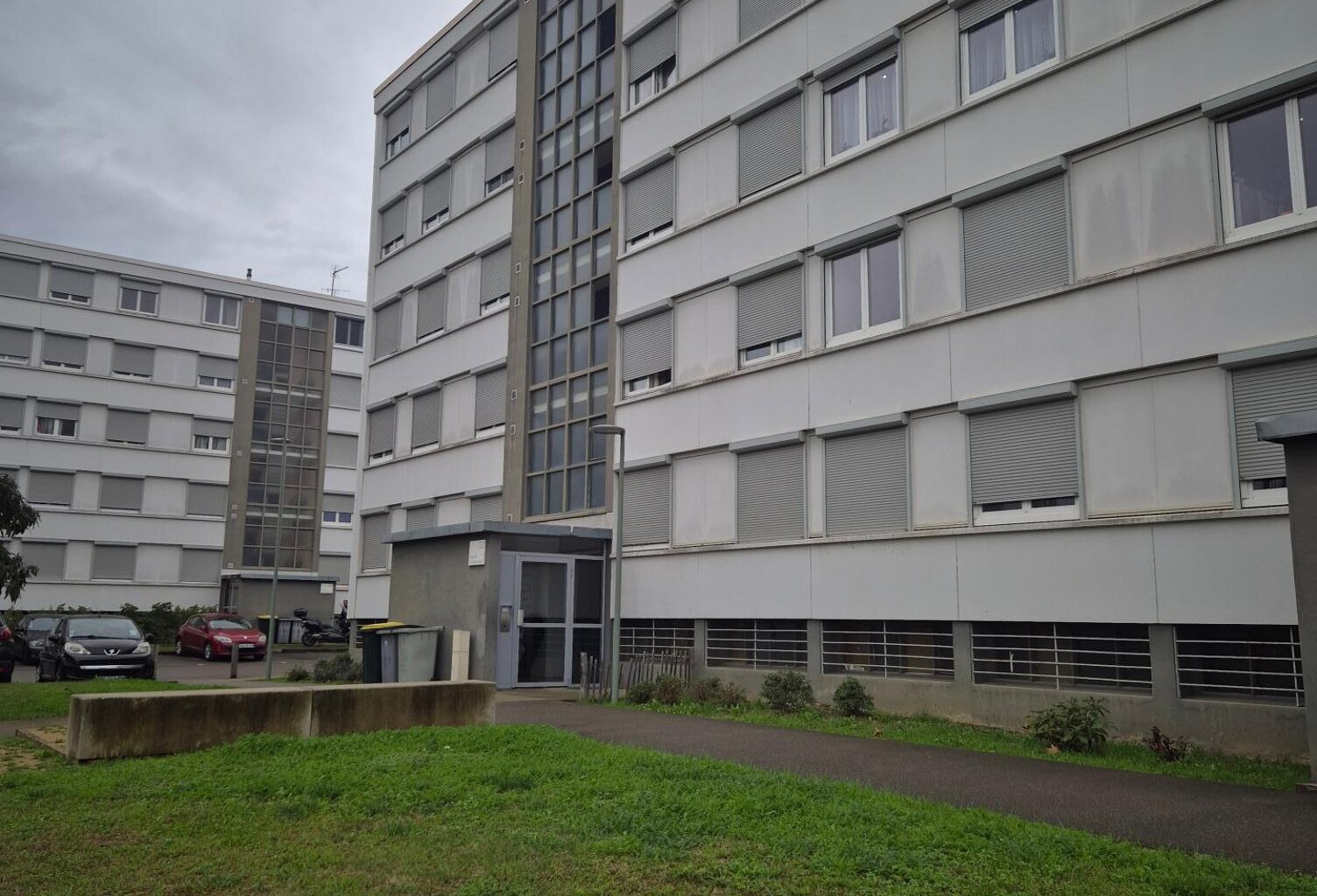 T3 Traversant avec balcon et cave — photo 1