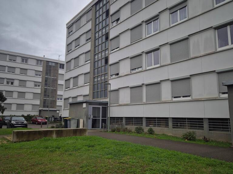 T3 Traversant avec balcon et cave — photo 1