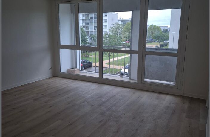 T3 Traversant avec balcon et cave — photo 2