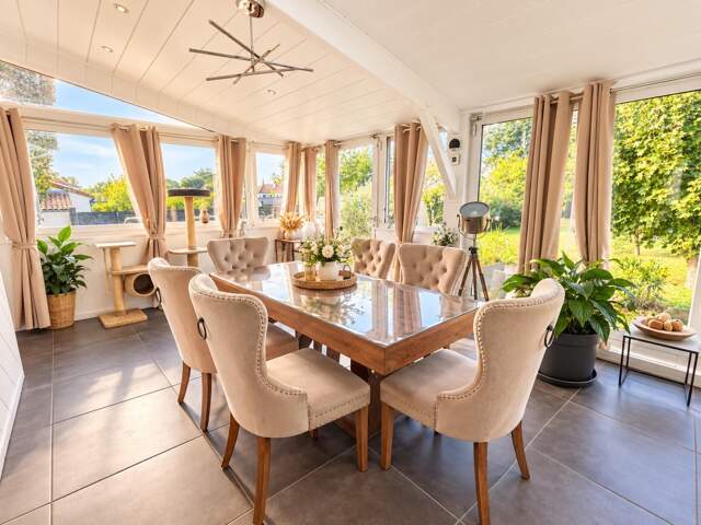 Maison familiale avec sous-sol aménagé et dépendances — photo du bien