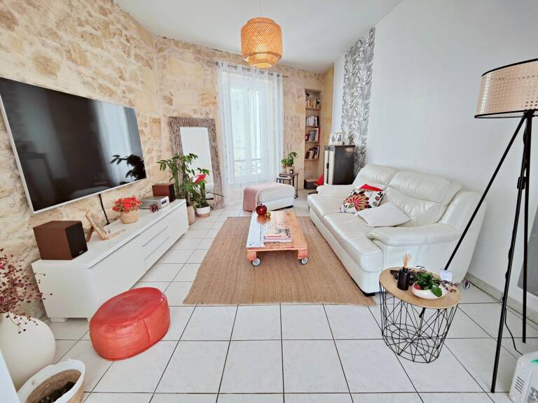 Immeuble: 2 locaux commerciaux et appartement T3 — photo 1