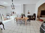 Immeuble: 2 locaux commerciaux et appartement T3 — photo 2