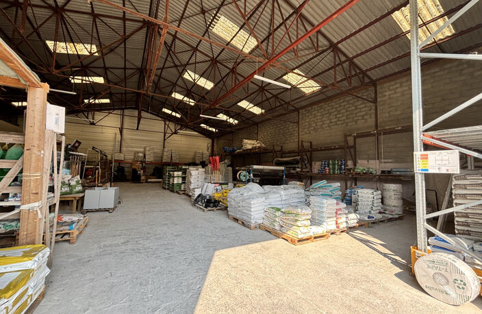 LOCAL COMMERCIAL / INDUSTRIEL / ARTISANAL AVEC ATELIER ET BU — photo 2