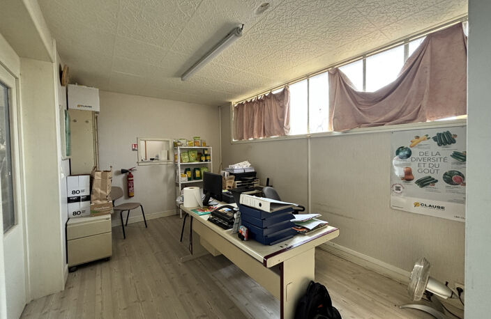 LOCAL COMMERCIAL / INDUSTRIEL / ARTISANAL AVEC ATELIER ET BU — photo 4