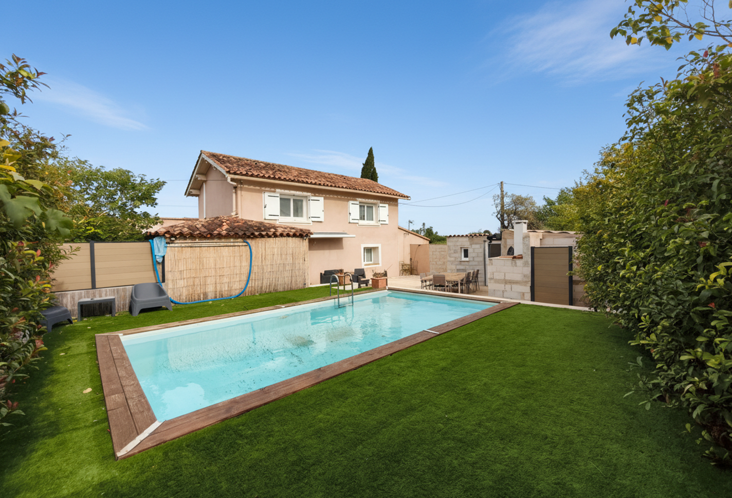 VILLA INDIVIDUELLE AVEC PISCINE, DÉPENDANCES ET T2 INDÉPENDA — photo 1