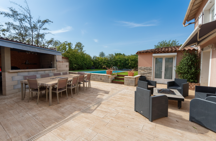 VILLA INDIVIDUELLE AVEC PISCINE, DÉPENDANCES ET T2 INDÉPENDA — photo 2