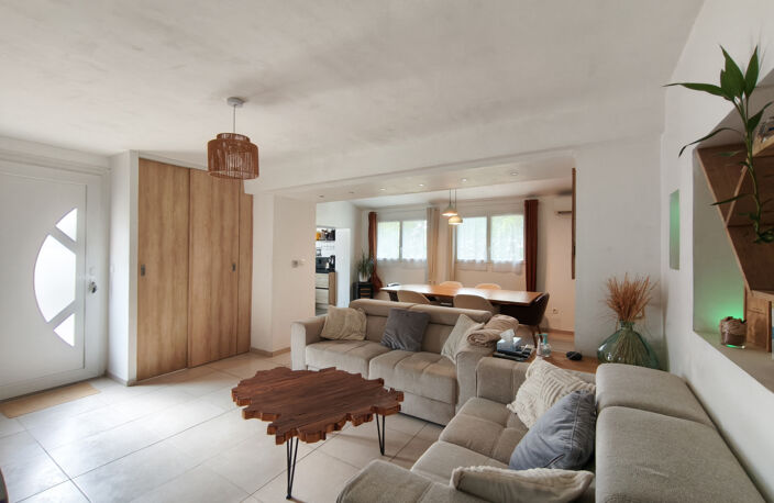 VILLA INDIVIDUELLE AVEC PISCINE, DÉPENDANCES ET T2 INDÉPENDA — photo 4