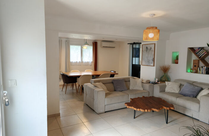 VILLA INDIVIDUELLE AVEC PISCINE, DÉPENDANCES ET T2 INDÉPENDA — photo 5