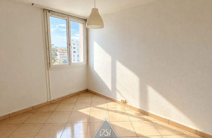 EXCLUSIVITÉ D.S.I. – VILLEURBANNE – MÉTRO CUSSET – T3 DE 73 m² ÉVOLUTIF EN T4 – DERNIER ÉTAGE AVEC ASCENSEUR – BALCON -- LOGGIA -- PARKING – CAVE — photo 2
