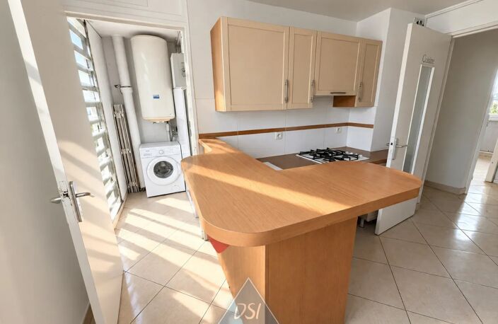 EXCLUSIVITÉ D.S.I. – VILLEURBANNE – MÉTRO CUSSET – T3 DE 73 m² ÉVOLUTIF EN T4 – DERNIER ÉTAGE AVEC ASCENSEUR – BALCON -- LOGGIA -- PARKING – CAVE — photo 3
