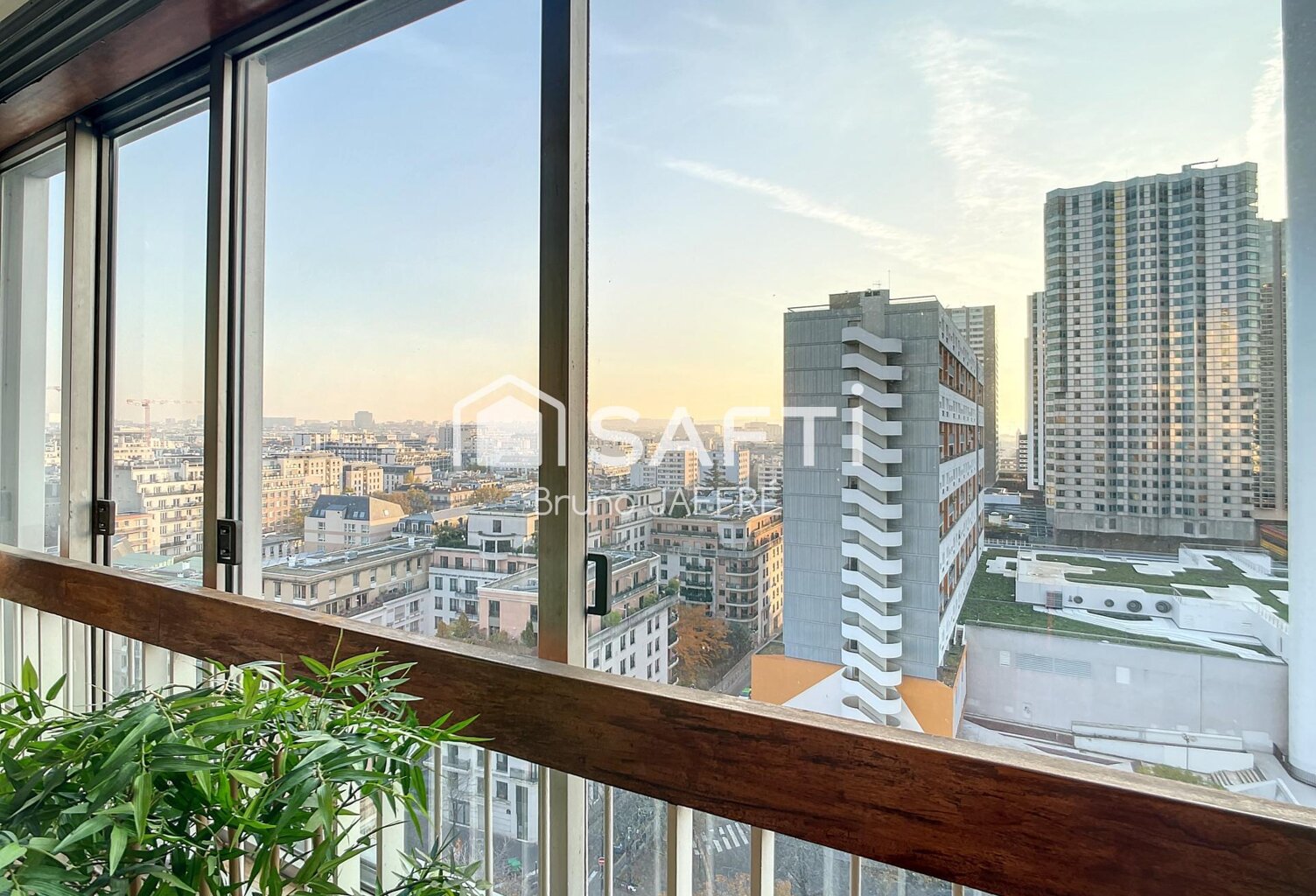 Paris 15e BEAUGRENELLE, étage élevé, 3 pièces 77m2 Vue et luminosité — photo 1
