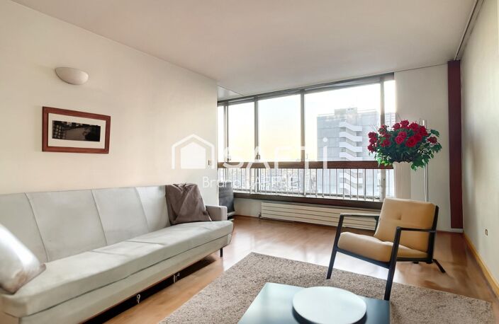 Paris 15e BEAUGRENELLE, étage élevé, 3 pièces 77m2 Vue et luminosité — photo 2