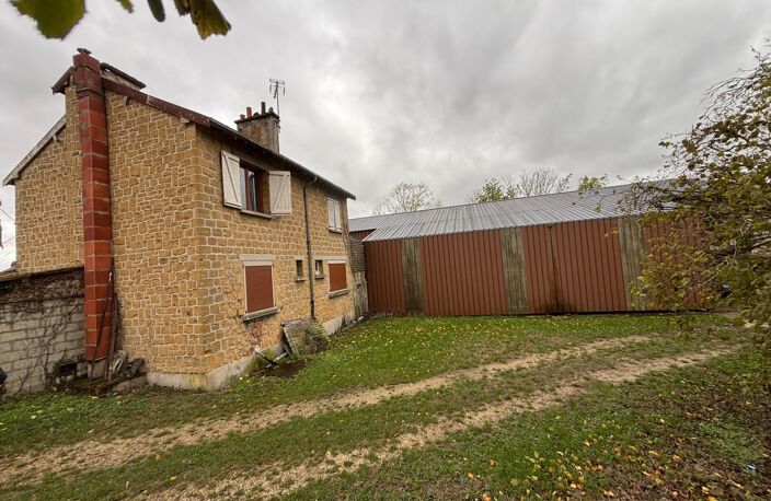 Maison de village avec dépendance corps de ferme et grand terrain — photo 2