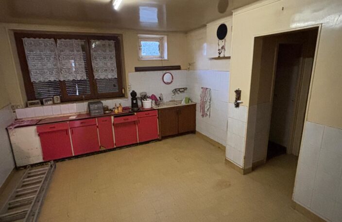 Maison de village avec dépendance corps de ferme et grand terrain — photo 3