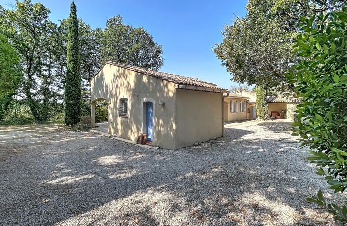 LOURMARIN  MAISON PROVENÇALE DE 117 M² ET STUDIO INDÉPENDANT DE 32 M² SUR TERRAIN DE 5 000 M² — photo 2